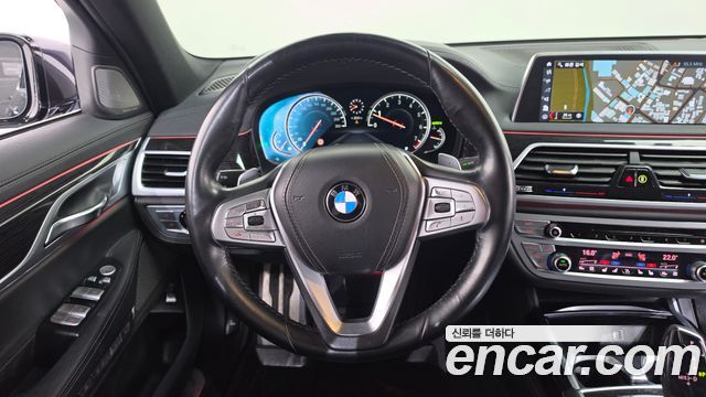 BMW 7-Series 2018 — photo 13