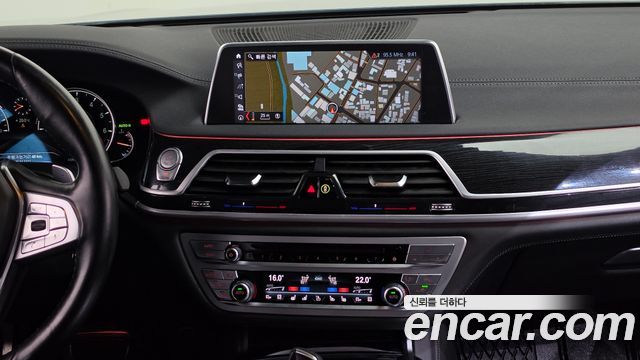 BMW 7-Series 2018 — photo 14