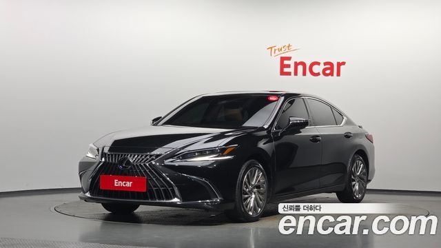 Lexus ES 2023 — photo 1