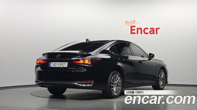 Lexus ES 2023 — photo 2