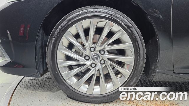 Lexus ES 2023 — photo 5