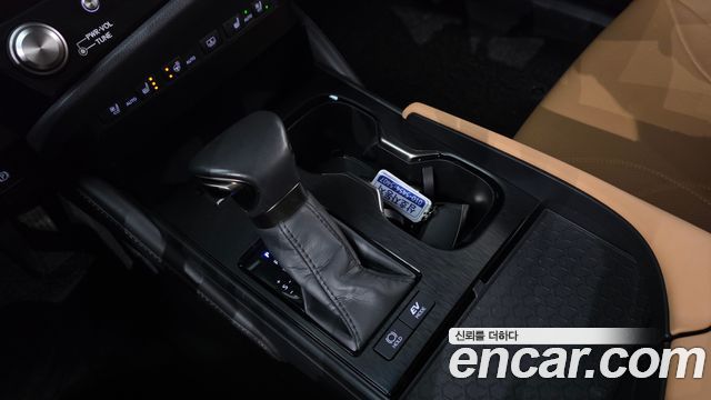 Lexus ES 2023 — photo 9