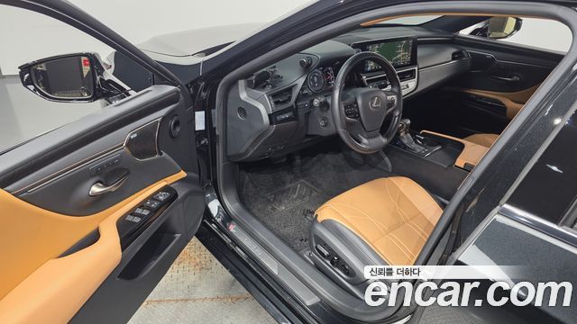 Lexus ES 2023 — photo 10