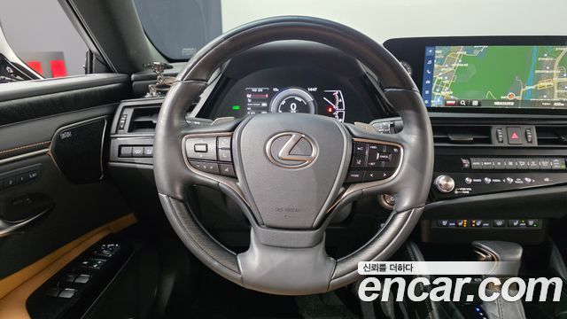 Lexus ES 2023 — photo 15