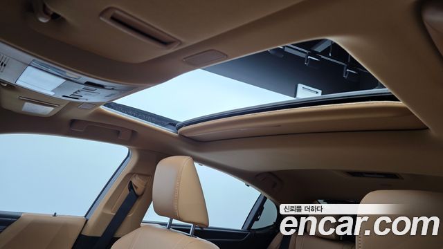 Lexus ES 2023 — photo 18