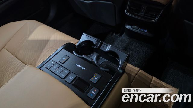 Lexus ES 2023 — photo 19