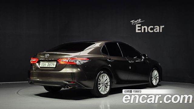 Toyota Camry 2019 — photo 2