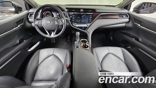 Toyota Camry 2019 — photo 10