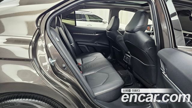 Toyota Camry 2019 — photo 17