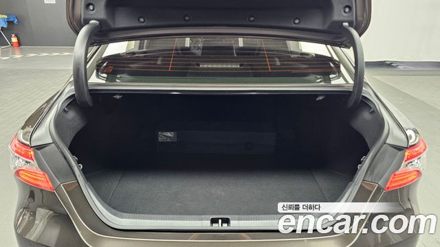 Toyota Camry 2019 — photo 24