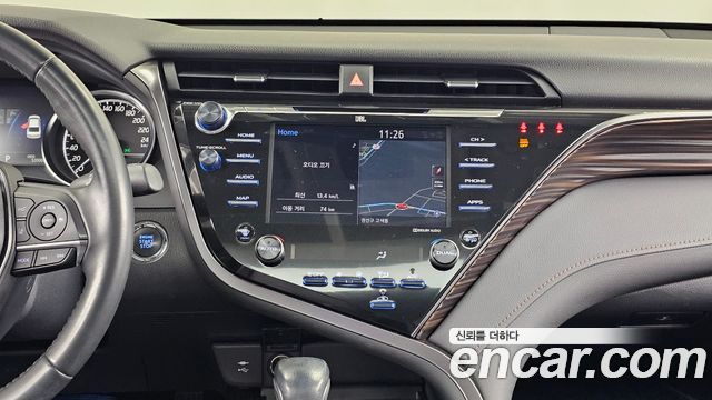 Toyota Camry 2019 — photo 25