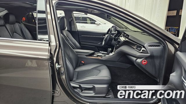 Toyota Camry 2019 — photo 16