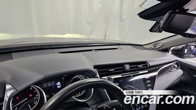 Toyota Camry 2019 — photo 33