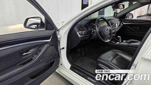 BMW 5-Series 2015 — photo 13