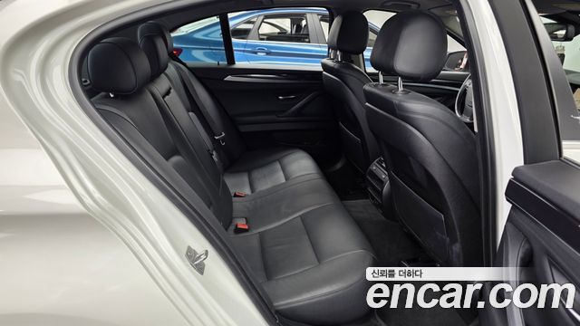 BMW 5-Series 2015 — photo 18