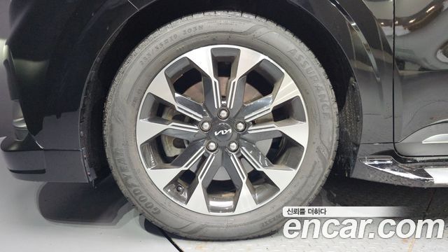 Kia Canival 2023 — photo 5