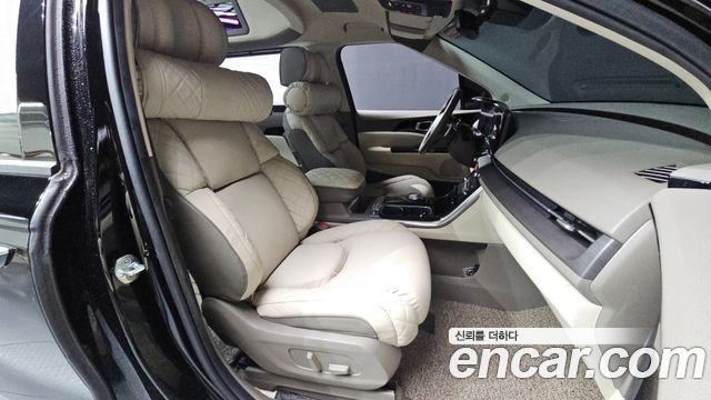 Kia Canival 2023 — photo 16