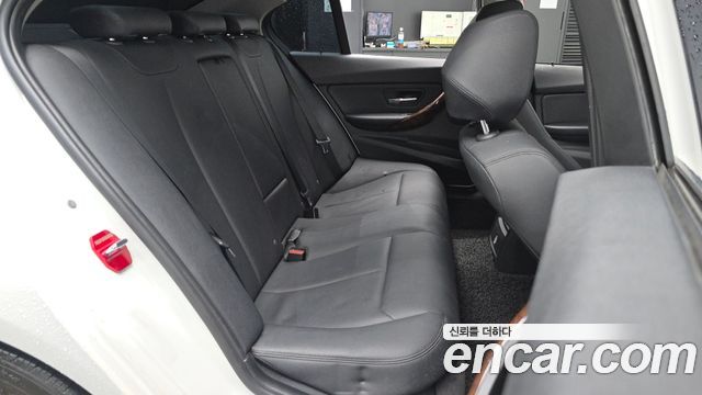 BMW 3-Series 2012 — photo 17