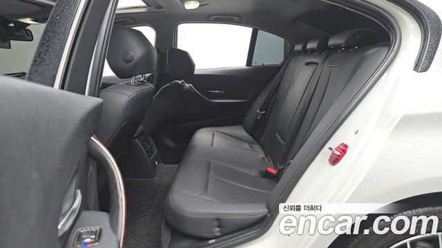 BMW 3-Series 2012 — photo 18