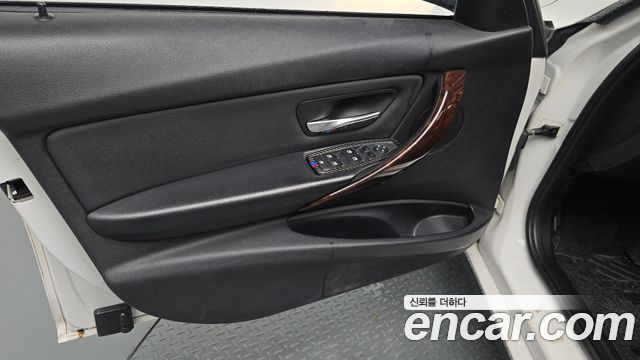 BMW 3-Series 2012 — photo 14