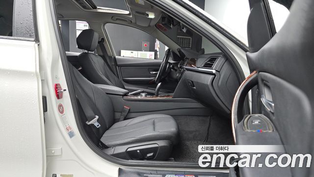 BMW 3-Series 2012 — photo 16