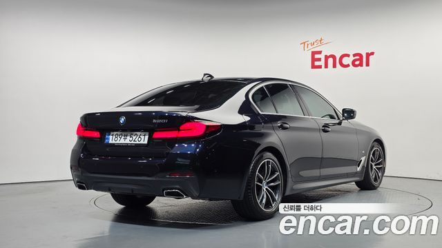 BMW 5-Series 2022 — photo 2