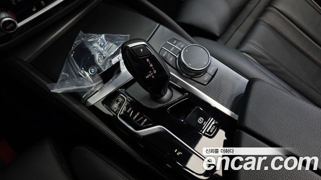 BMW 5-Series 2022 — photo 12