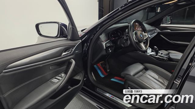 BMW 5-Series 2022 — photo 13