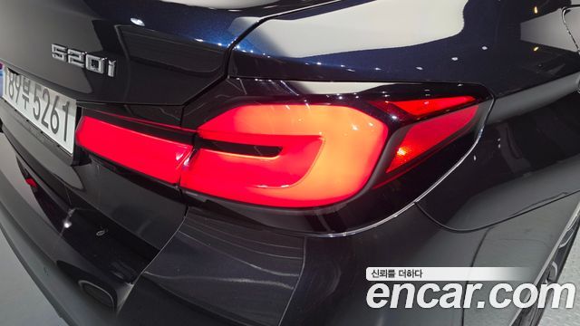 BMW 5-Series 2022 — photo 9