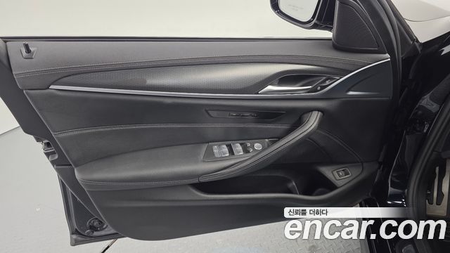 BMW 5-Series 2022 — photo 14