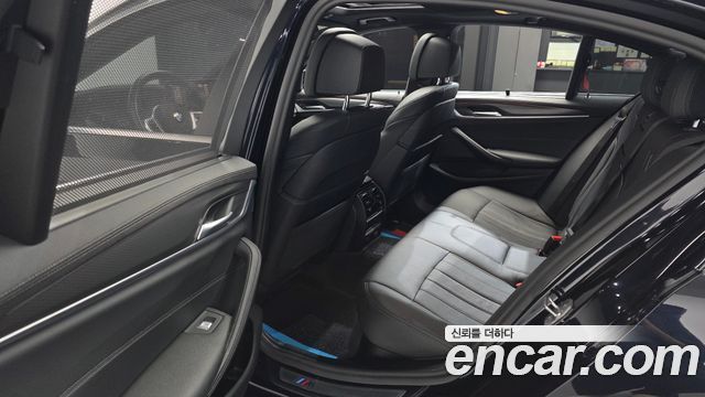 BMW 5-Series 2022 — photo 16
