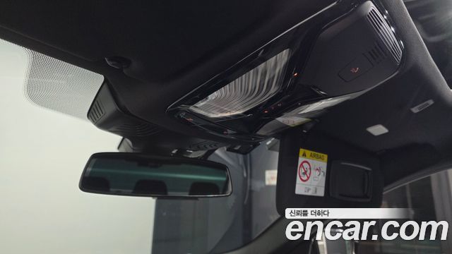 BMW 5-Series 2022 — photo 29