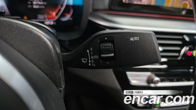BMW 5-Series 2022 — photo 30