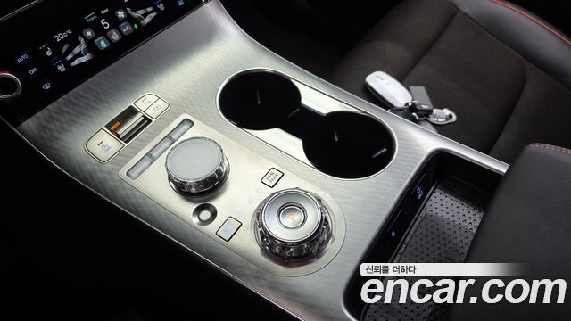 Genesis GV70 2025 — photo 12