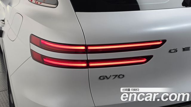 Genesis GV70 2025 — photo 9