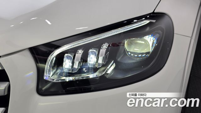 Mercedes-Benz GLS-Class 2025 — photo 8