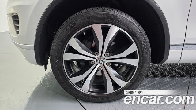 Volkswagen Touareg 2016 — photo 5