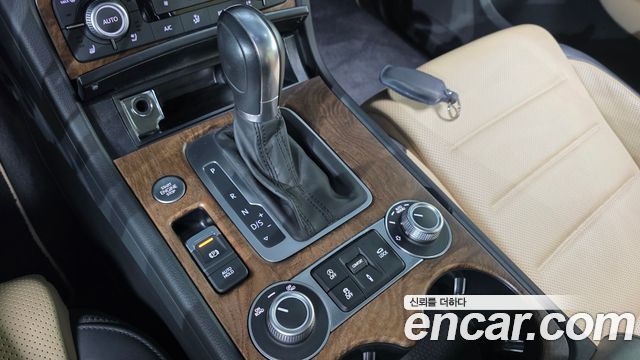 Volkswagen Touareg 2016 — photo 9