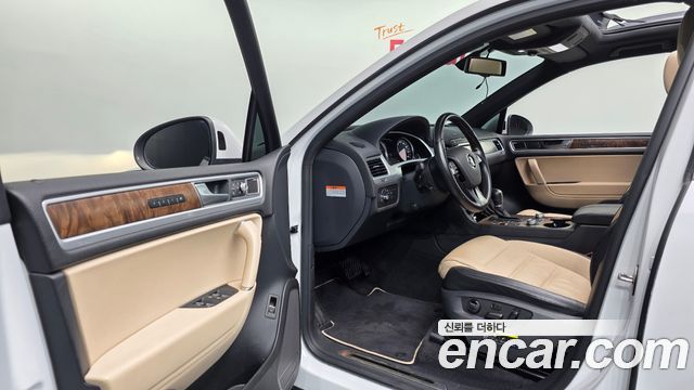 Volkswagen Touareg 2016 — photo 10