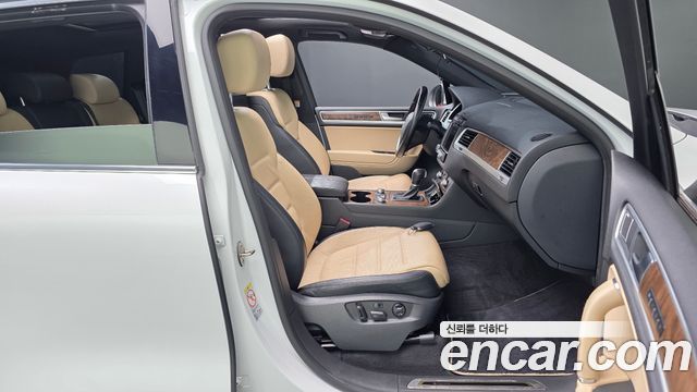 Volkswagen Touareg 2016 — photo 11