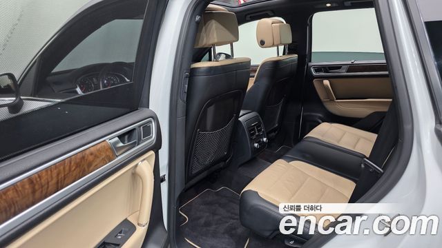 Volkswagen Touareg 2016 — photo 12