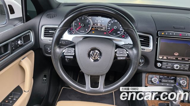 Volkswagen Touareg 2016 — photo 13