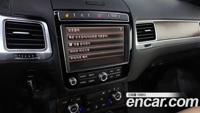 Volkswagen Touareg 2016 — photo 14