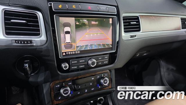 Volkswagen Touareg 2016 — photo 15