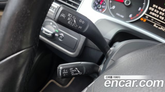 Volkswagen Touareg 2016 — photo 17