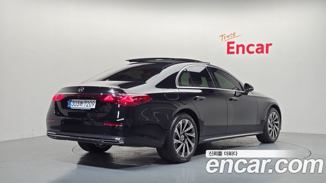 Mercedes-Benz E-Class 2024 — photo 2