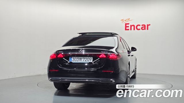 Mercedes-Benz E-Class 2024 — photo 4