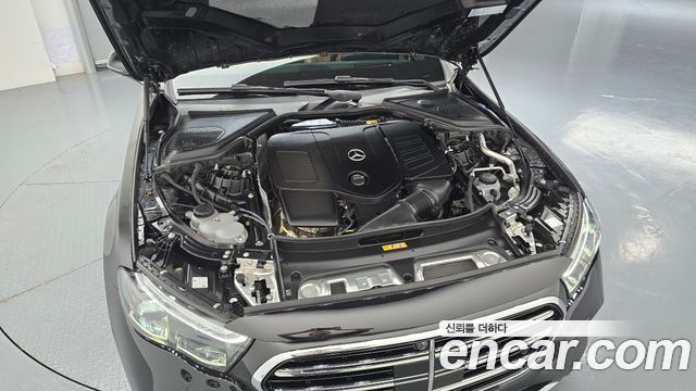 Mercedes-Benz E-Class 2024 — photo 6