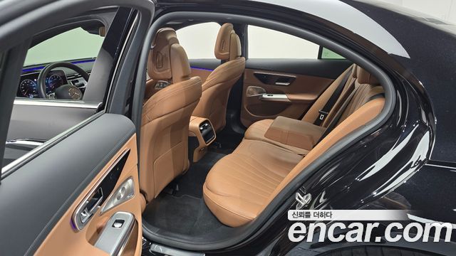 Mercedes-Benz E-Class 2024 — photo 11