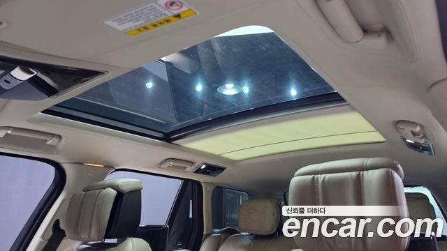 Land Rover Range Rover 2018 — photo 24